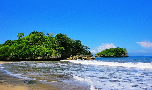 https://www.google.com/url?sa=i&url=https%3A%2F%2Fwww.manusialembah.com%2F2015%2F06%2Fwisata-pantai-bajul-mati-malang-selatan.html&psig=AOvVaw2TLvgFiaNYJodyi0YRfSTu&ust=1596688951412000&source=images&cd=vfe&ved=0CAMQjB1qFwoTCODIx42gg-sCFQAAAAAdAAAAABAD
