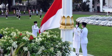 https://www.google.com/url?sa=i&url=https%3A%2F%2Fwartakepri.co.id%2F2020%2F08%2F17%2Ftiga-anggota-paskibraka-2020-tim-merauke-sukses-turunkan-bendera-merah-putih%2F&psig=AOvVaw0GJCZglWmj29PUlQSNPW2B&ust=1597798746523000&source=images&cd=vfe&ved=0CAQQjB1qFwoTCPCyzt_Fo-sCFQAAAAAdAAAAABAK