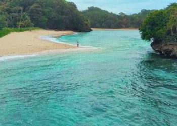 https://www.google.com/url?sa=i&url=https%3A%2F%2Fjejakpiknik.com%2Fpantai-kedung-celeng%2F&psig=AOvVaw2tkk1bACEK8bW8xRDdIxOL&ust=1597128693353000&source=images&cd=vfe&ved=0CAMQjB1qFwoTCNDHwZeGkOsCFQAAAAAdAAAAABAD