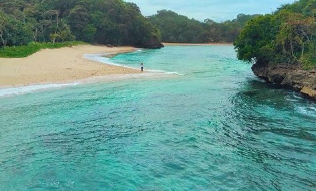 https://www.google.com/url?sa=i&url=https%3A%2F%2Fjejakpiknik.com%2Fpantai-kedung-celeng%2F&psig=AOvVaw2tkk1bACEK8bW8xRDdIxOL&ust=1597128693353000&source=images&cd=vfe&ved=0CAMQjB1qFwoTCNDHwZeGkOsCFQAAAAAdAAAAABAD
