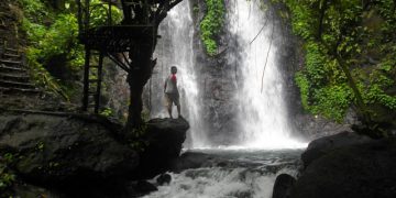 https://www.google.com/url?sa=i&url=https%3A%2F%2Fphinemo.com%2Fingin-berkunjung-ke-4-air-terjun-dalam-1-tempat-datanglah-ke-malang-selatan%2F&psig=AOvVaw0BRrUpNt4U7LbGLMBoBD1X&ust=1597896219405000&source=images&cd=vfe&ved=0CAMQjB1qFwoTCODm1LixpusCFQAAAAAdAAAAABAI