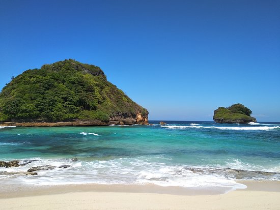 https://www.google.com/url?sa=i&url=https%3A%2F%2Fwww.tripadvisor.co.id%2FShowUserReviews-g297710-d4367540-r376949235-Goa_Cina_Beach-Malang_East_Java_Java.html&psig=AOvVaw1fgvcQ2Wq8Iwb0dZnJ3j6n&ust=1596329421560000&source=images&cd=vfe&ved=0CAMQjB1qFwoTCIjO4JLk-OoCFQAAAAAdAAAAABAd
