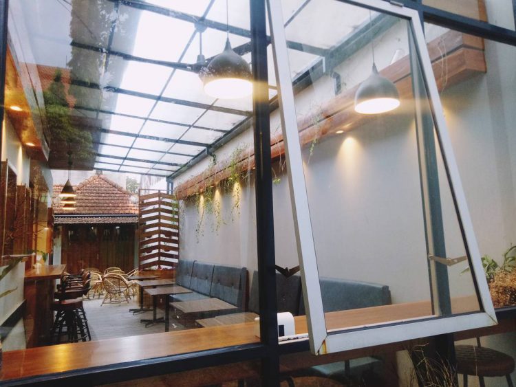 https://travelingyuk.com/happy-bee-resto-jogja/278767/