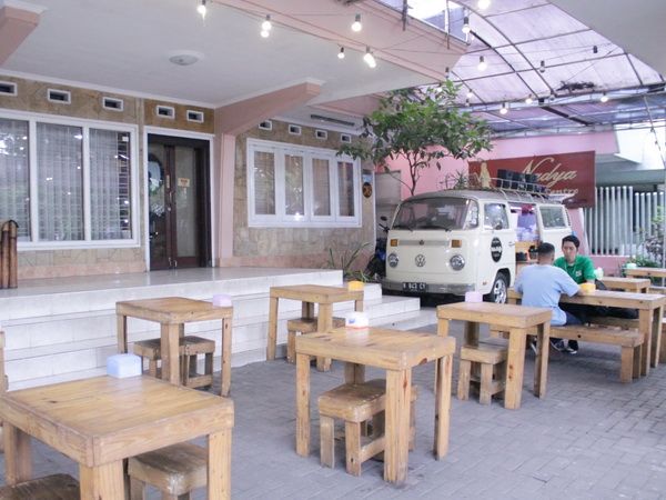 https://www.google.com/url?sa=i&url=https%3A%2F%2Fwww.malangculinary.com%2Fvolks-waffle-streatery&psig=AOvVaw2NKUlwAOOvKC-KewifF75x&ust=1598060818515000&source=images&cd=vfe&ved=0CAMQjB1qFwoTCOiO0s-Wq-sCFQAAAAAdAAAAABAD