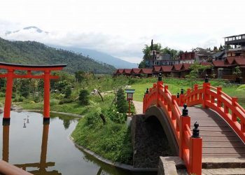 https://www.google.com/url?sa=i&url=https%3A%2F%2Fwww.dakatour.com%2Flokasi-dan-harga-tiket-masuk-the-onsen-hot-spring-resort-batu-malang-sensasi-penginapan-serasa-di-negeri-sakura.html&psig=AOvVaw2XUX52YJjdxN28yhGOrM9-&ust=1598325909473000&source=images&cd=vfe&ved=0CAMQjB1qFwoTCMCPipTysusCFQAAAAAdAAAAABAD
