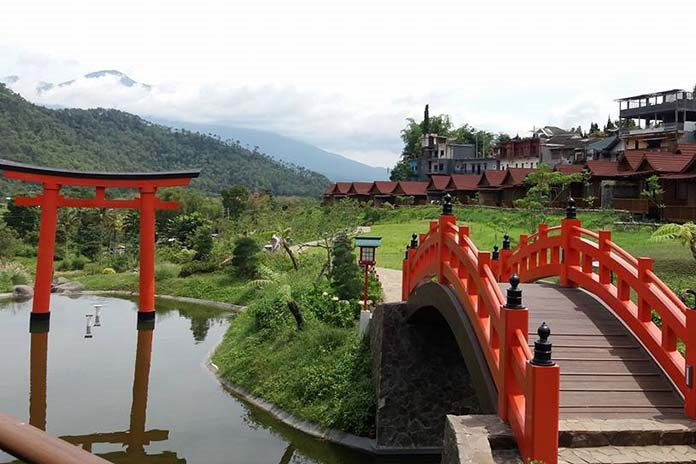 https://www.google.com/url?sa=i&url=https%3A%2F%2Fwww.dakatour.com%2Flokasi-dan-harga-tiket-masuk-the-onsen-hot-spring-resort-batu-malang-sensasi-penginapan-serasa-di-negeri-sakura.html&psig=AOvVaw2XUX52YJjdxN28yhGOrM9-&ust=1598325909473000&source=images&cd=vfe&ved=0CAMQjB1qFwoTCMCPipTysusCFQAAAAAdAAAAABAD