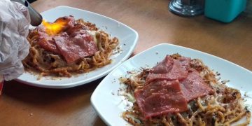 https://www.google.com/url?sa=i&url=https%3A%2F%2Fwww.jawapos.com%2Fjpg-today%2F03%2F02%2F2019%2Fmencicipi-mie-goreng-bakar-berlumur-keju-kota-malang%2F&psig=AOvVaw3N98EinmTrp2NkAgfxWk5q&ust=1597308669259000&source=images&cd=vfe&ved=0CAMQjB1qFwoTCKDs0NmklesCFQAAAAAdAAAAABAD