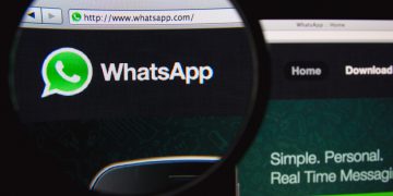 WhatsApp kini sudah bisa melakukan video call dengan 50 orang sekaligus  dengan menggunakan WhatsApp Web dan Messenger Rooms.