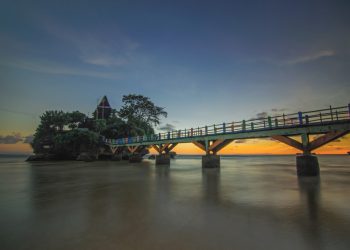 Sunset di pantai Balekambang Malang