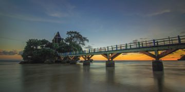 Sunset di pantai Balekambang Malang