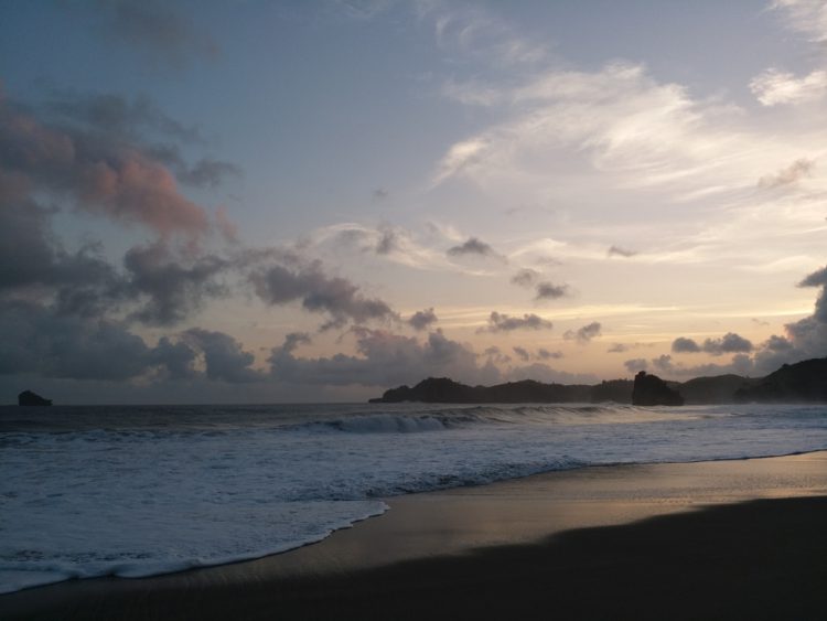 Sejarah Pantai Goa Cina