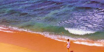 Keindahan Pantai Seling Ombo di Donomulyo