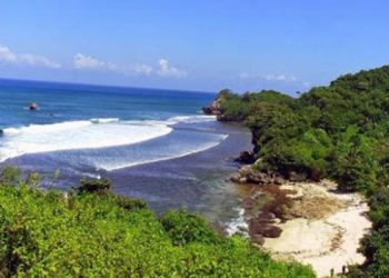 Surga Kecil di Sumbermanjing Wetan itu Bernama Pantai Mini