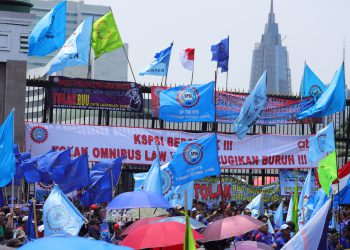 RUU Cipta Kerja DIsahkan, Buruh Makin Menderita