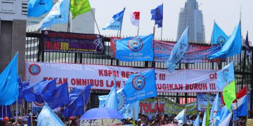 RUU Cipta Kerja DIsahkan, Buruh Makin Menderita