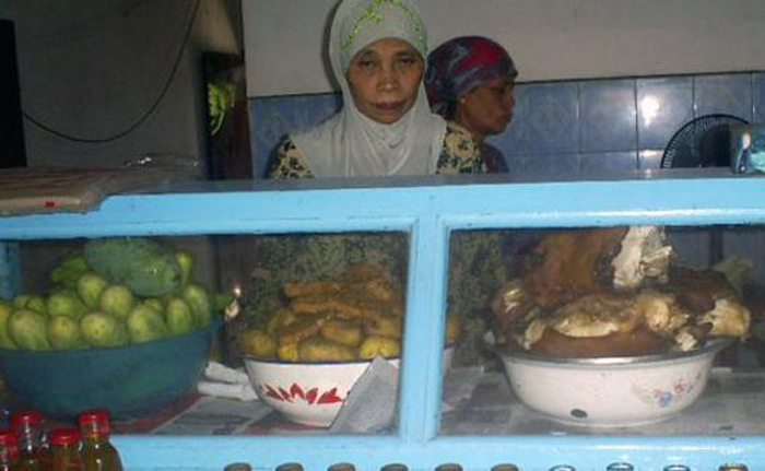 Warung Rujak Cingur Bude Ruk, Legendaris Sejak 1960