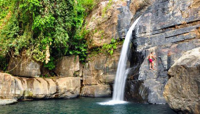 Coban Tundo, Tiga Air Terjun Keren Jadi Satu