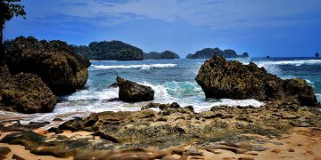 Lokasi dan Harga Tiket Pantai Watu Pecah di Kabupaten Malang
