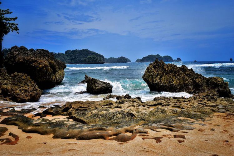 Lokasi dan Harga Tiket Pantai Watu Pecah di Kabupaten Malang