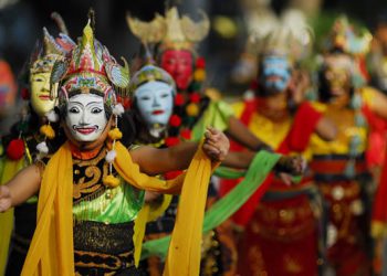 Pertunjukan seni topeng malangan di Padepokan Asmoro Bangun (Foto: dictio.id)