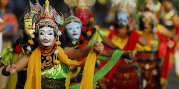 Pertunjukan seni topeng malangan di Padepokan Asmoro Bangun (Foto: dictio.id)