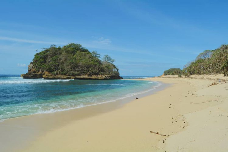 Pantai Pulodoro