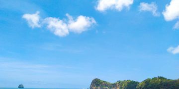 Menikmati Indahnya Pantai Parang Dowo di Malang Selatan