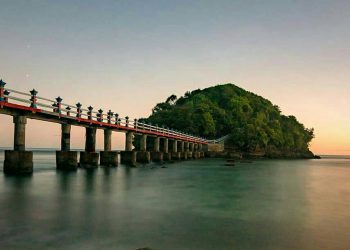 Pantai jembatan panjang