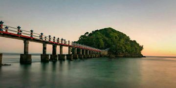 Pantai jembatan panjang