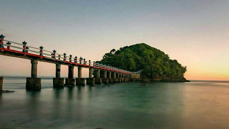 Pantai jembatan panjang