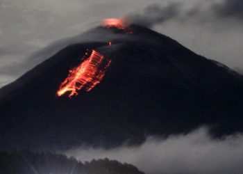 Gunung Semeru Meletus
