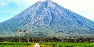 Legenda Gunung Semeru yang Menjadi Paku Bumi Pulau Jawa