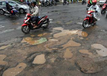 Jalan berlubang
