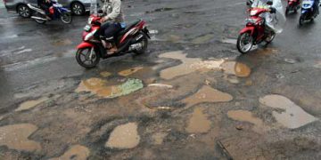 Jalan berlubang