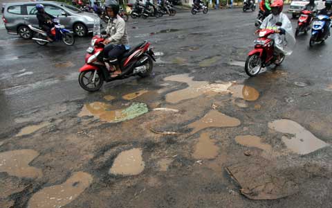 Jalan berlubang