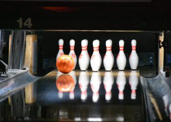Bowling © Michelle McEwen