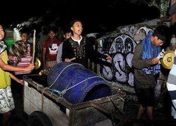 Tradisi Patrol Bangunkan Orang Sahur yang Nyaris Punah
