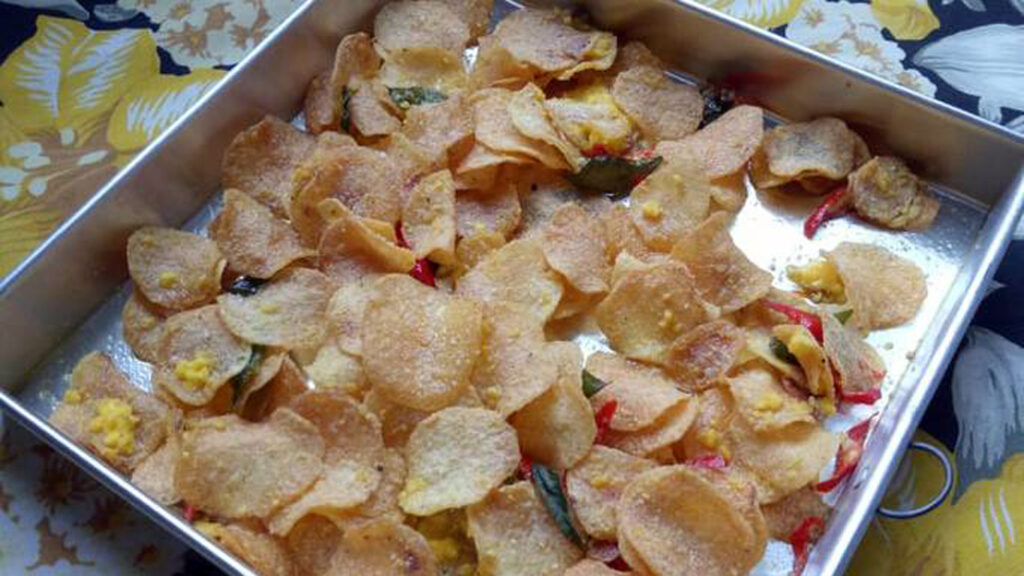 Resep Bikin Keripik Kentang Salted Egg, Yuk Dicoba!