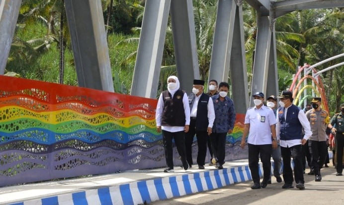 Jembatan Pelangi Pantai Selatan Malang sebagai Peningkatan Daya Dukung Wisata dan Ekonomi