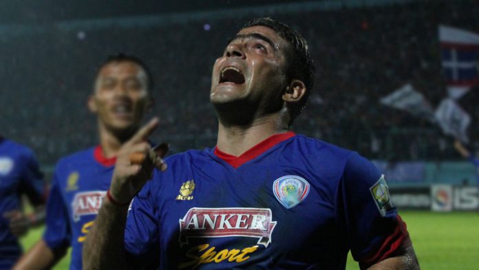 Saat Cristian Gonzales Gagalkan Kemenangan Arema di Ligina 2003