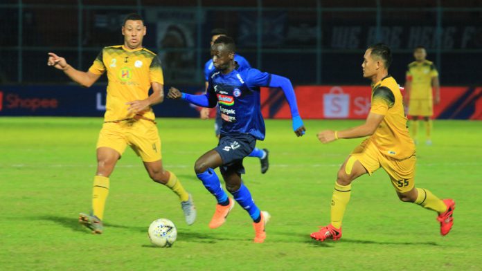 Makan Konate saat Arema melawan Barito (Foto: Dani Kristian)