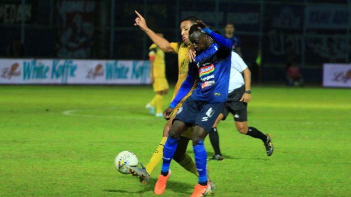 Makan Konate ketika melawan Barito Putera (Foto: Dani Kristian)