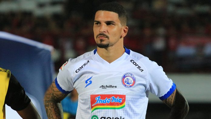 Arema Akui Berkomunikasi dengan Arthur Cunha