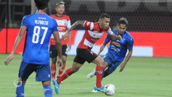 Arema Diajak Madura United Cari Keringat