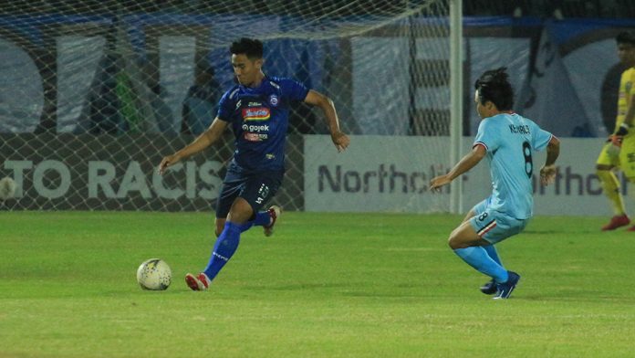 Dua Pemain Serba Bisa Bertahan di Arema