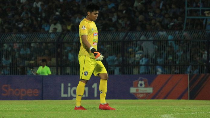 Badak Lampung Minim Gol, Kiper Arema Tetap Harus Waspada
