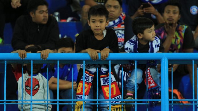 Tips Menghindari Copet di Tribune Stadion untuk Aremanita