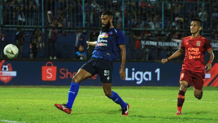 Gethuk Tanggapi Kritikan pada Sylvano Comvalius