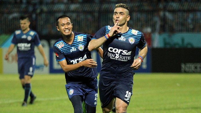 Mengenang Momen Indah Arema Meruntuhkan Kandang Persela