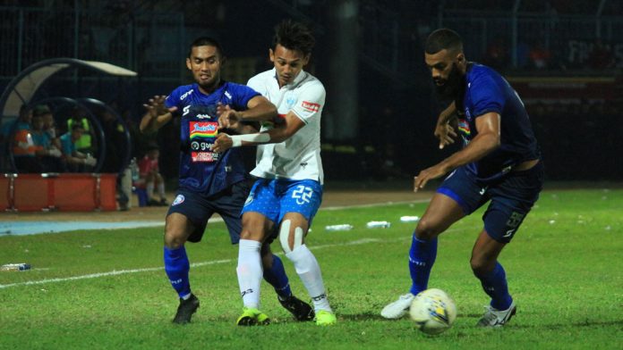 Agil Munawar Tak Gentar Nama Besar Pemain PSM